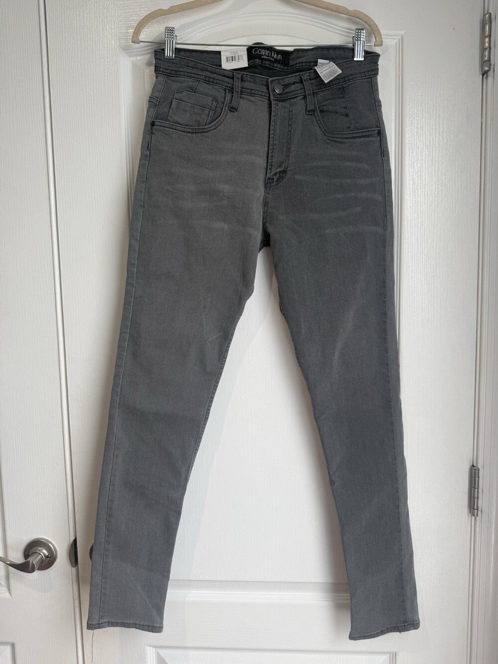 NWT Calvin Klein Jeans Gray Wash Size 32 X 30 Straight Fit